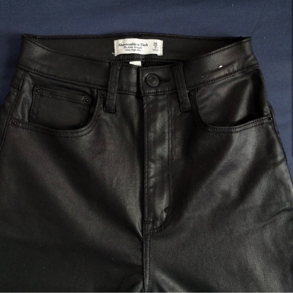 Abercrombie High-Rise Ankle Straight Jeans